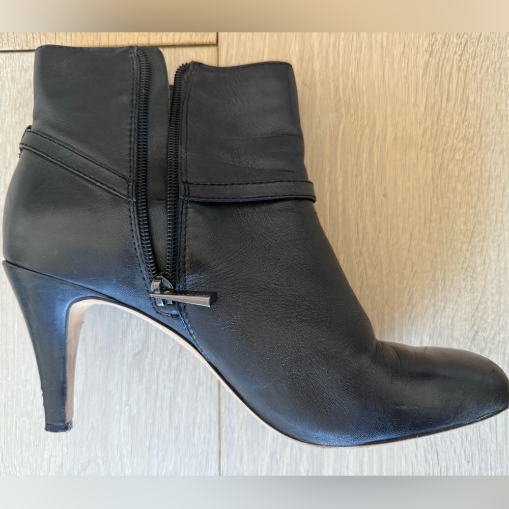 Vince Camuto Leather Booties 8.5 - as is